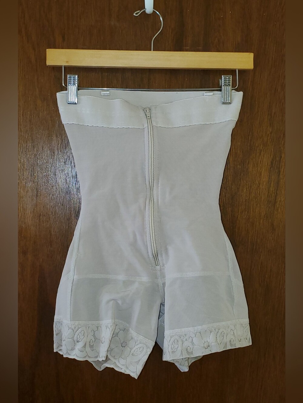 Ann Chery High-Waist Lace Hem Shaping Shorts Sz Large